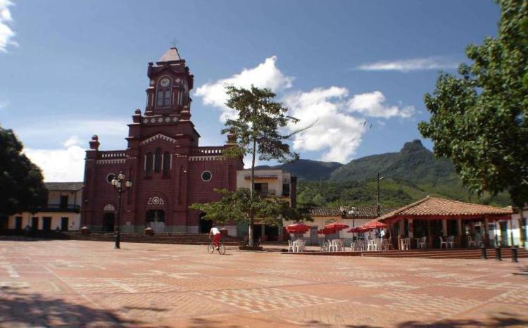 Отель Alojamiento Campestre. San Carlos, Antioquia. Экстерьер фото